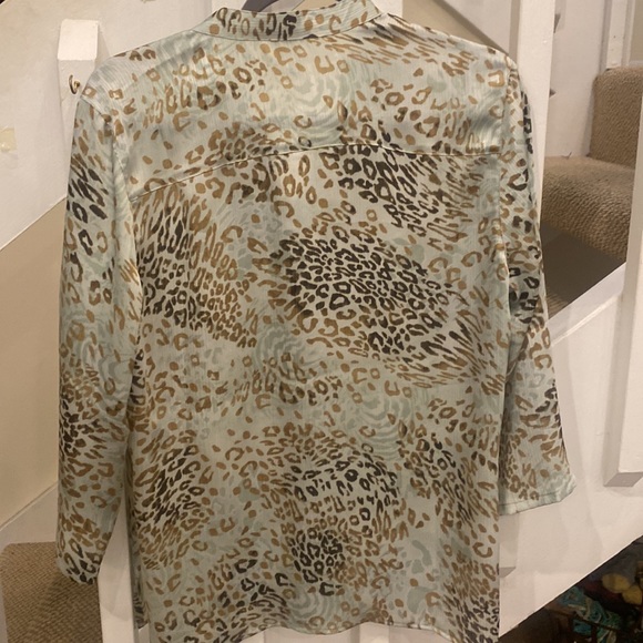 Drapers and Damon’s blouse green and brown animal print. Size medium - Picture 4 of 4